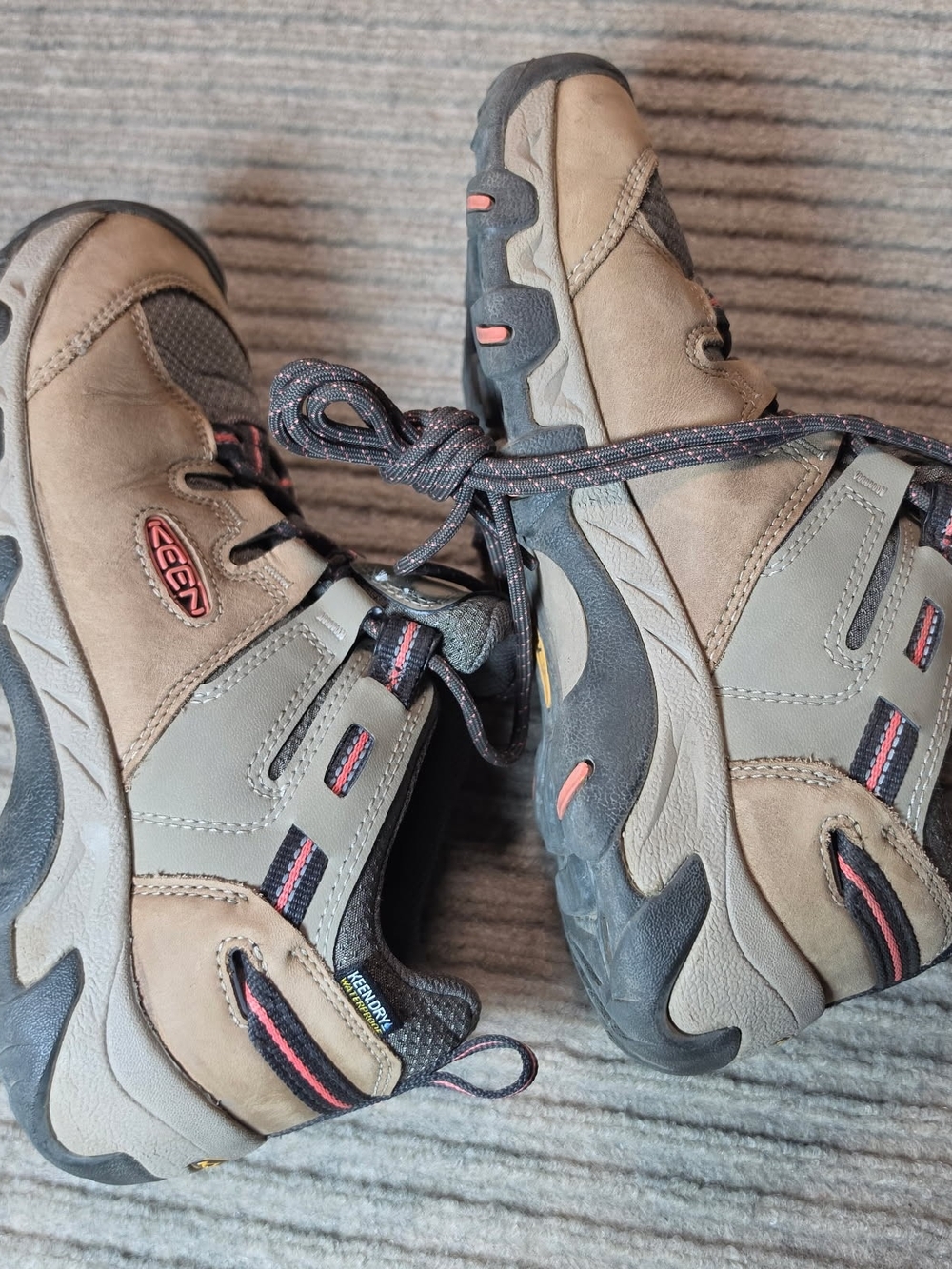 Keen Steens Waterproof Hiking Shoes, Brown, Women's 9.5M. Excellent Condition. - Picture 7 of 8